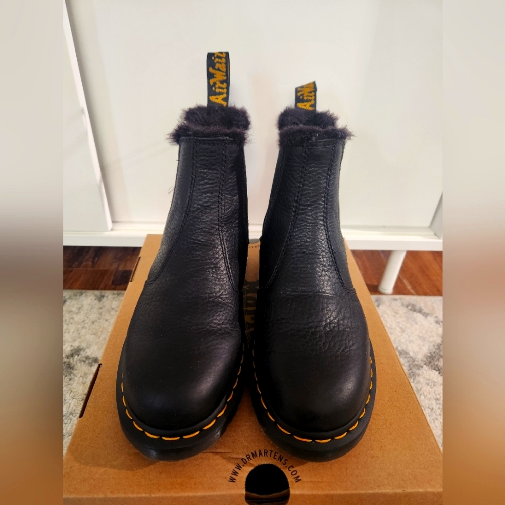 Dr. Martens Fur-lined Chelsea Black